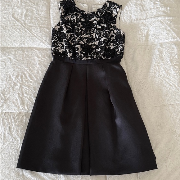 Carmen Marc Valvo Other - Carmen Marc Valvo Black and Cream Formal Dress